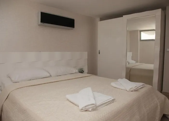 Boyalik Demirel & * Çeşme